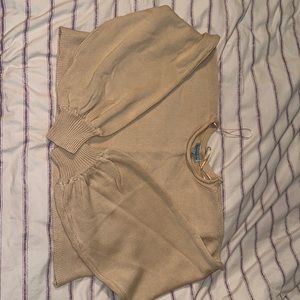 Cream medium crop sweater! Perfect for fall or winter